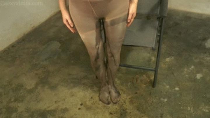 First time subway pissing high heels